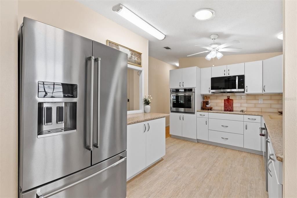 For Sale: $224,900 (2 beds, 2 baths, 1290 Square Feet)