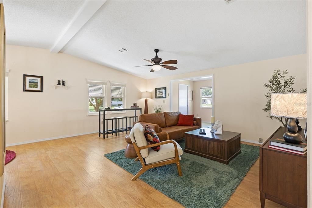 For Sale: $224,900 (2 beds, 2 baths, 1290 Square Feet)