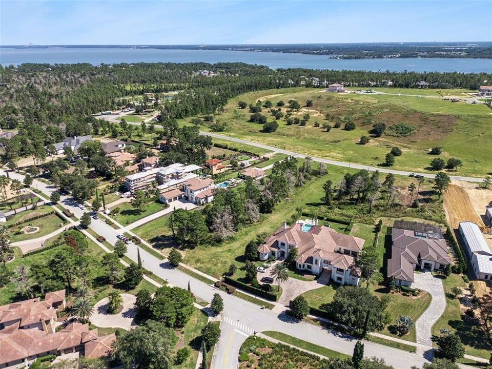 待售: $895,000 (1.58 acres)