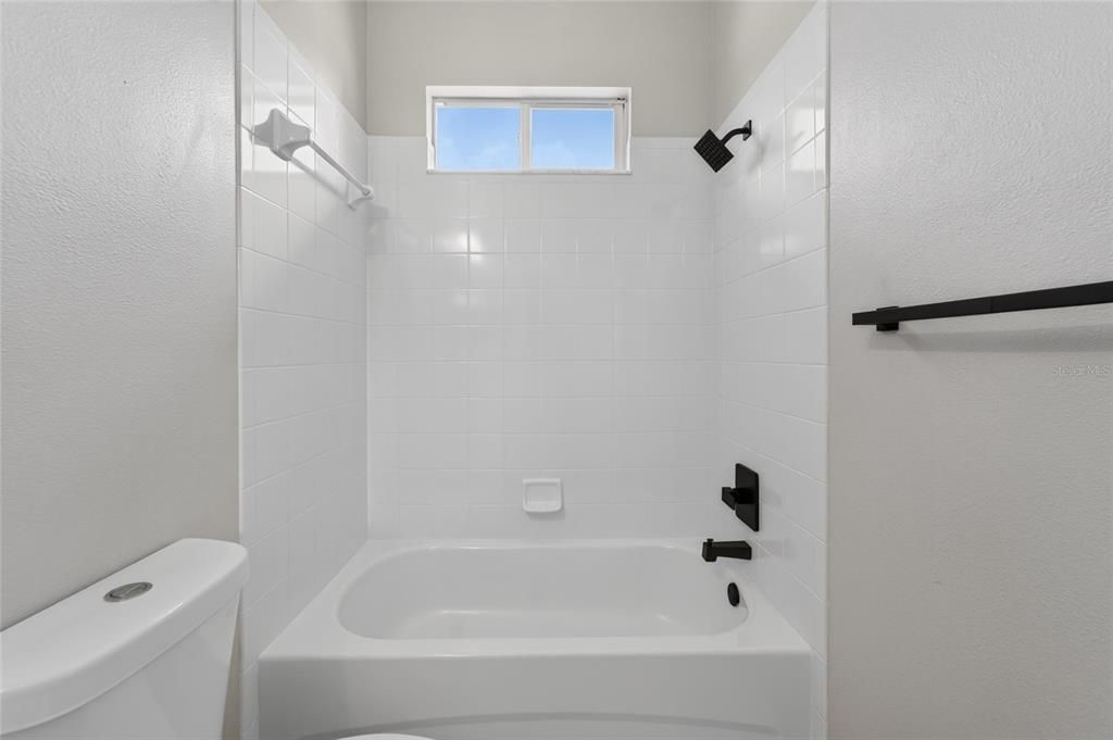 En Venta: $549,000 (4 camas, 3 baños, 2556 Pies cuadrados)