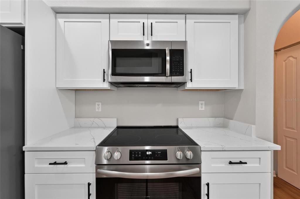 En Venta: $549,000 (4 camas, 3 baños, 2556 Pies cuadrados)