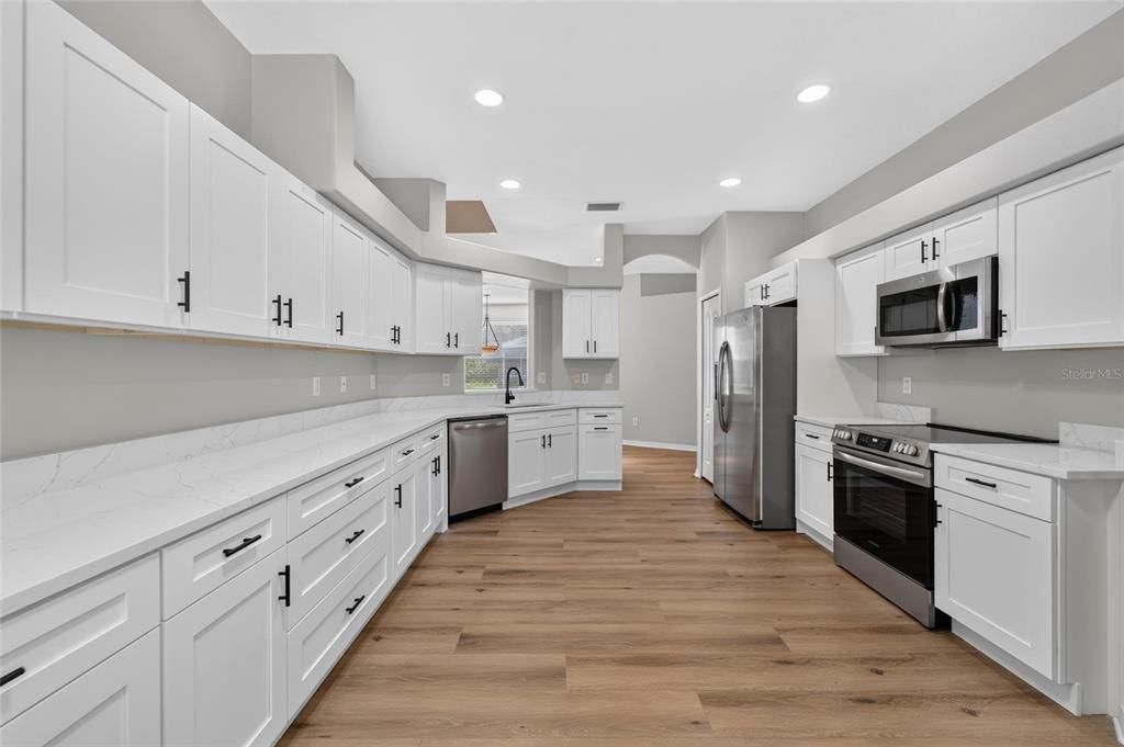 En Venta: $549,000 (4 camas, 3 baños, 2556 Pies cuadrados)