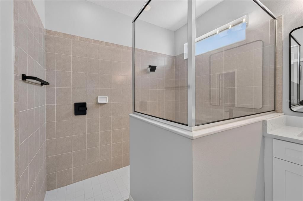 En Venta: $549,000 (4 camas, 3 baños, 2556 Pies cuadrados)