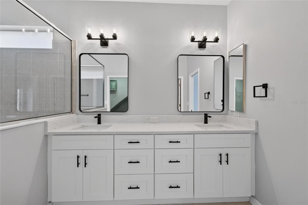 En Venta: $549,000 (4 camas, 3 baños, 2556 Pies cuadrados)