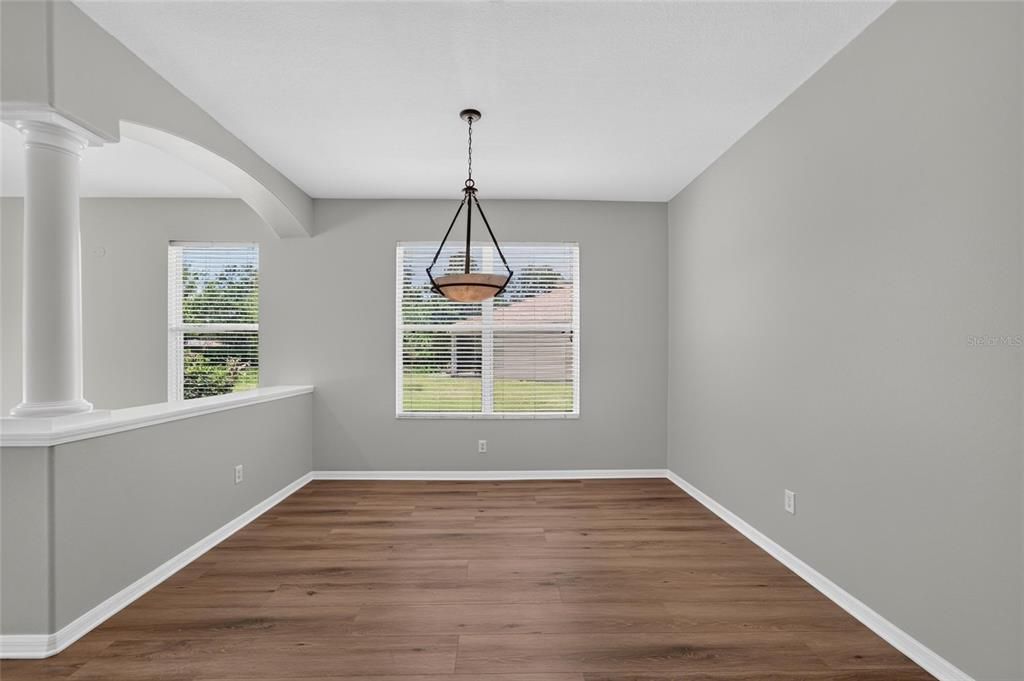 En Venta: $549,000 (4 camas, 3 baños, 2556 Pies cuadrados)
