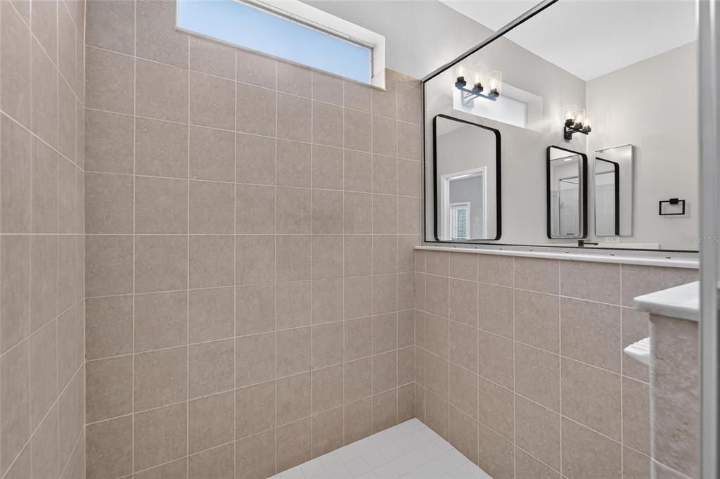 En Venta: $549,000 (4 camas, 3 baños, 2556 Pies cuadrados)