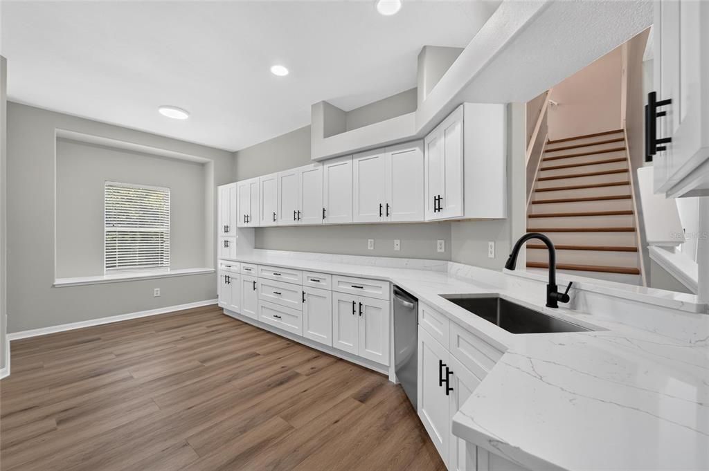 En Venta: $549,000 (4 camas, 3 baños, 2556 Pies cuadrados)