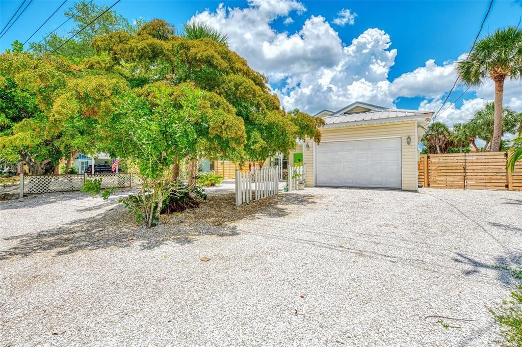 For Rent: $4,500 (3 beds, 2 baths, 1438 Square Feet)