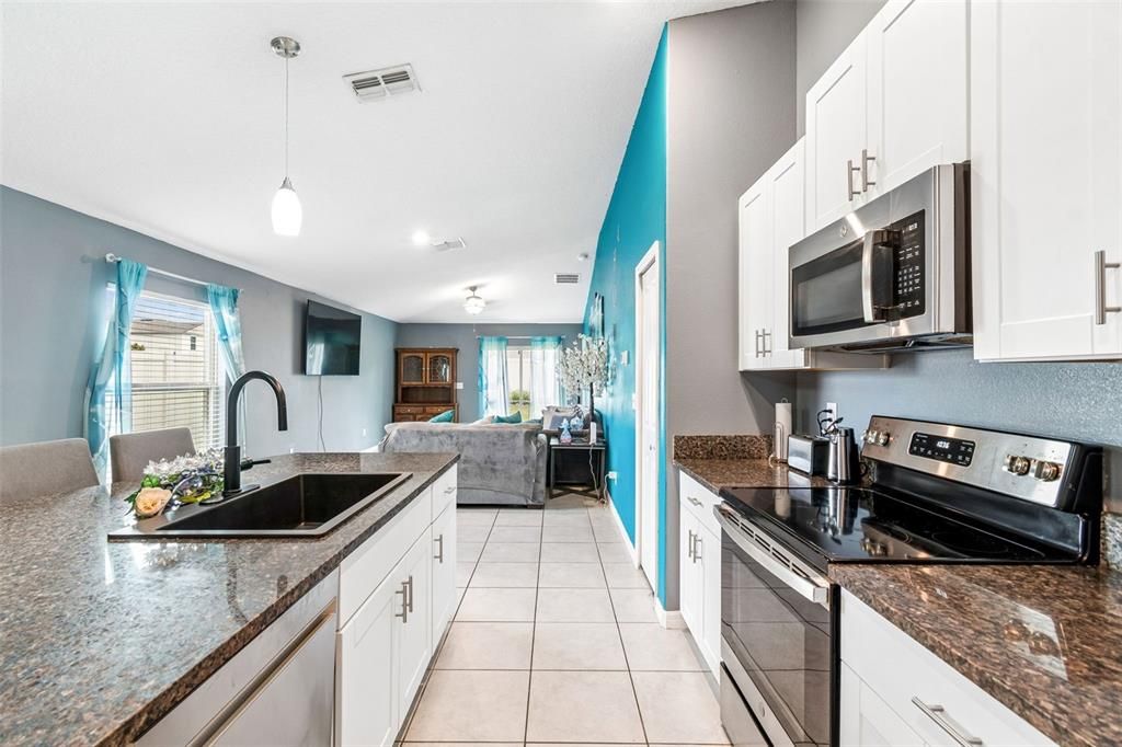 На продажу: $335,000 (3 спален, 2 ванн, 1451 Квадратных фут)
