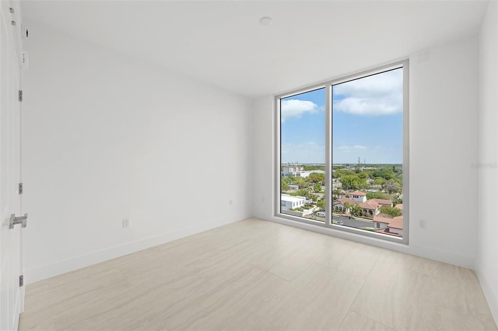 For Sale: $2,100,000 (3 beds, 3 baths, 2411 Square Feet)