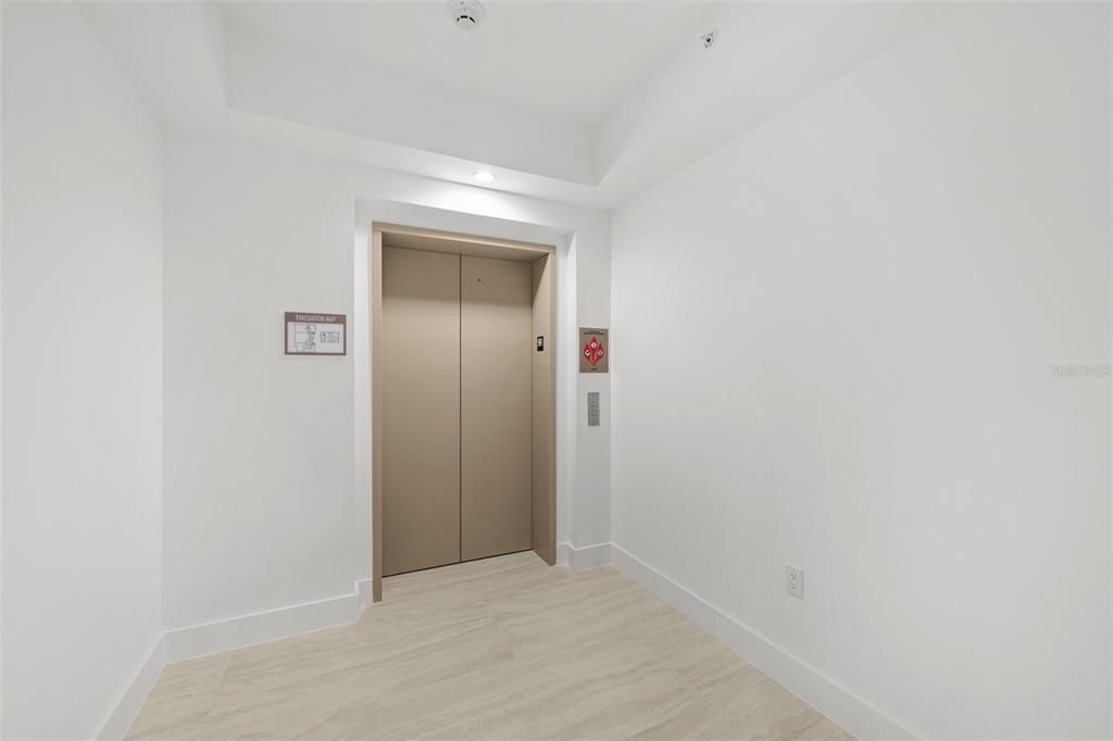 For Sale: $2,100,000 (3 beds, 3 baths, 2411 Square Feet)