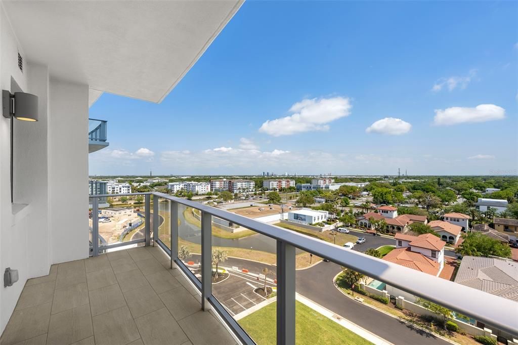 For Sale: $2,100,000 (3 beds, 3 baths, 2411 Square Feet)