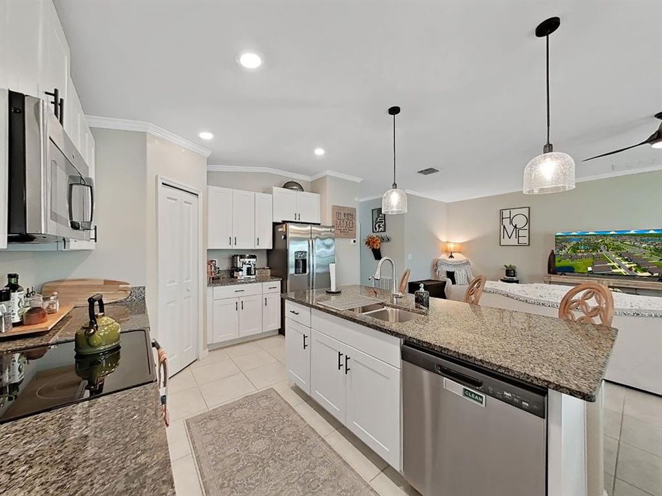 For Sale: $369,000 (4 beds, 2 baths, 1935 Square Feet)