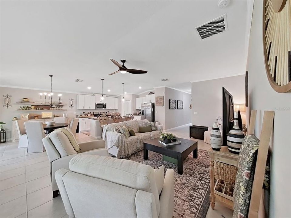For Sale: $369,000 (4 beds, 2 baths, 1935 Square Feet)