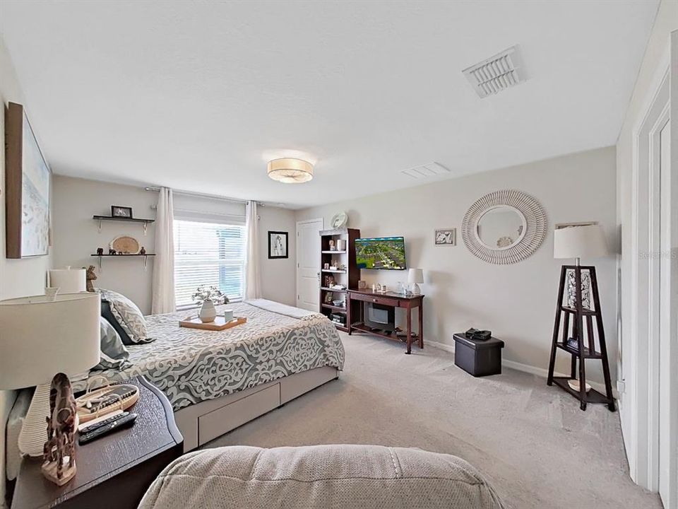 For Sale: $369,000 (4 beds, 2 baths, 1935 Square Feet)