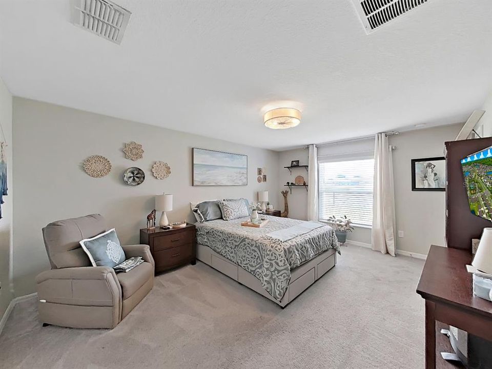 For Sale: $369,000 (4 beds, 2 baths, 1935 Square Feet)