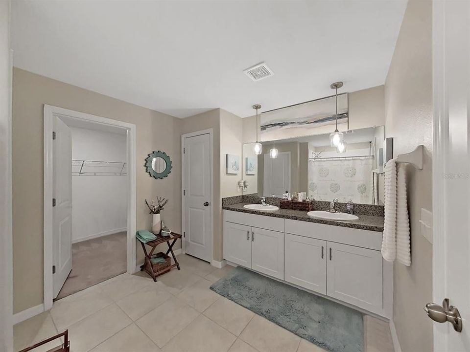 For Sale: $369,000 (4 beds, 2 baths, 1935 Square Feet)