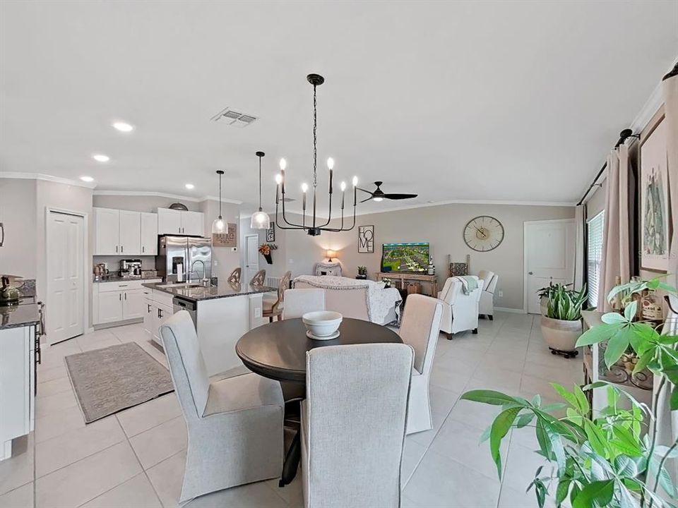 For Sale: $369,000 (4 beds, 2 baths, 1935 Square Feet)