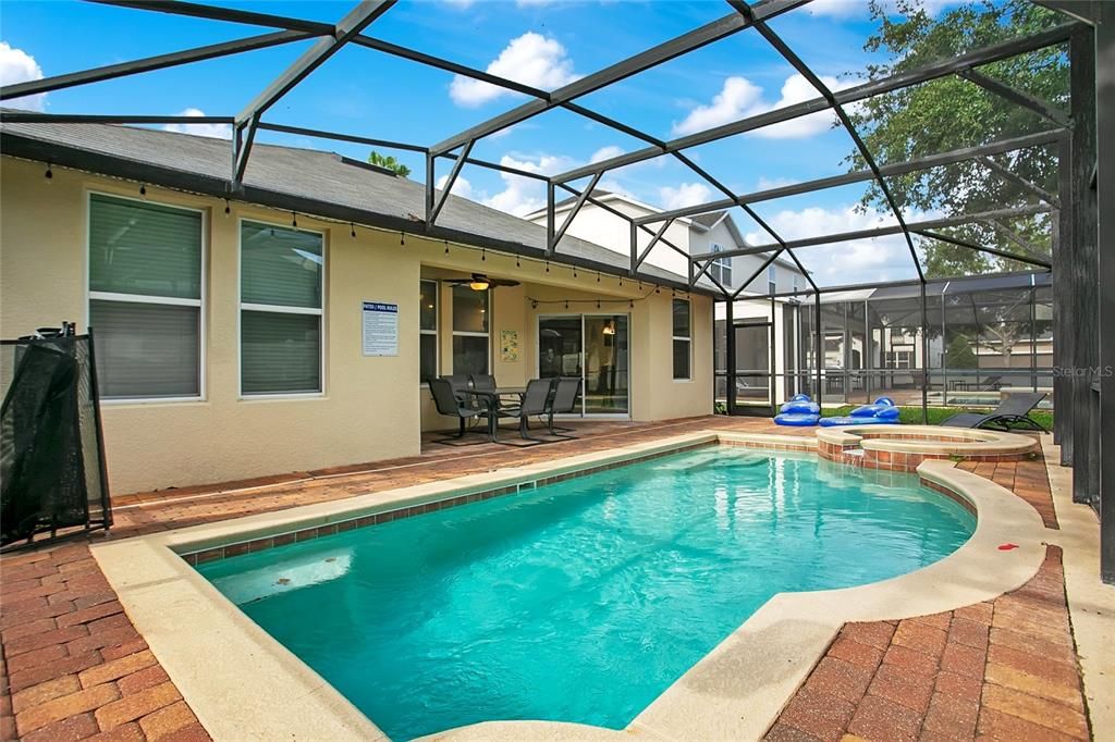 For Sale: $449,000 (4 beds, 3 baths, 1951 Square Feet)