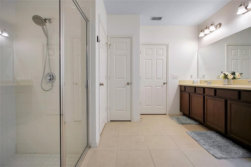 For Sale: $449,000 (4 beds, 3 baths, 1951 Square Feet)
