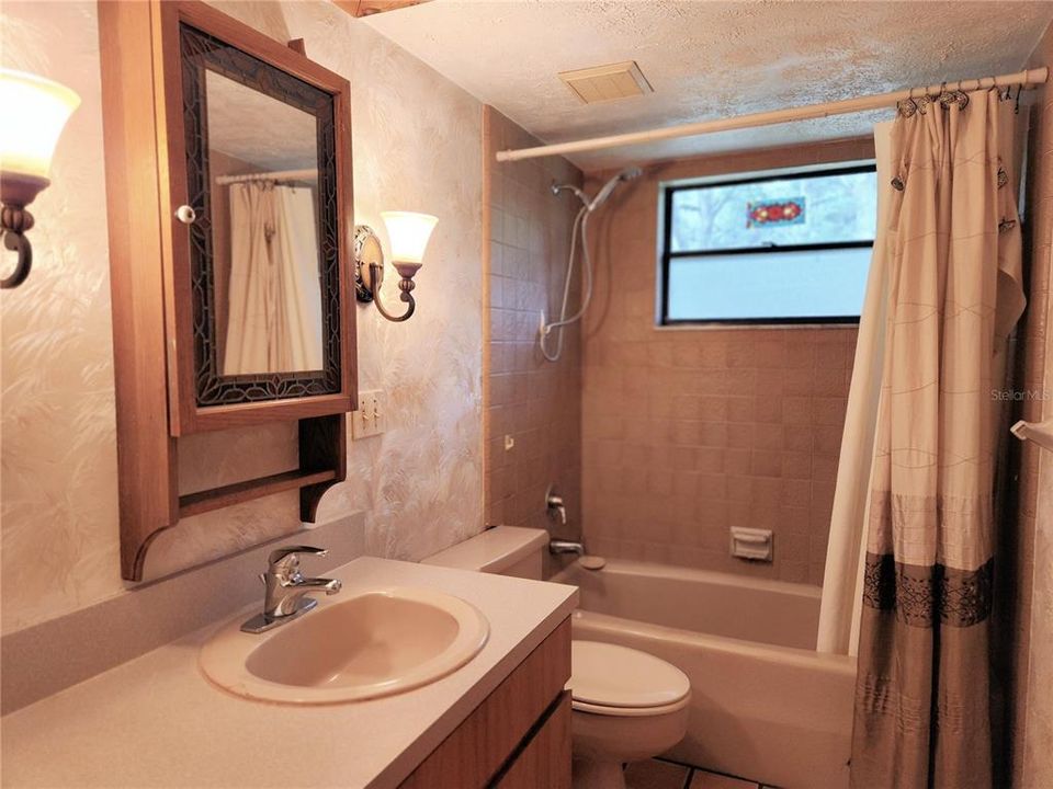 Под контрактом: $289,900 (3 спален, 1 ванн, 1462 Квадратных фут)
