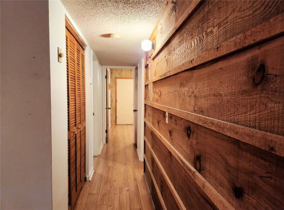 Под контрактом: $289,900 (3 спален, 1 ванн, 1462 Квадратных фут)