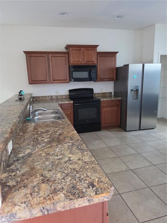For Sale: $365,000 (5 beds, 3 baths, 2970 Square Feet)