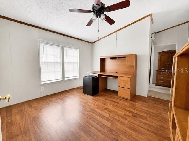 For Sale: $199,900 (3 beds, 2 baths, 2052 Square Feet)