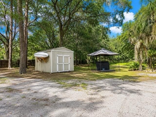 For Sale: $199,900 (3 beds, 2 baths, 2052 Square Feet)