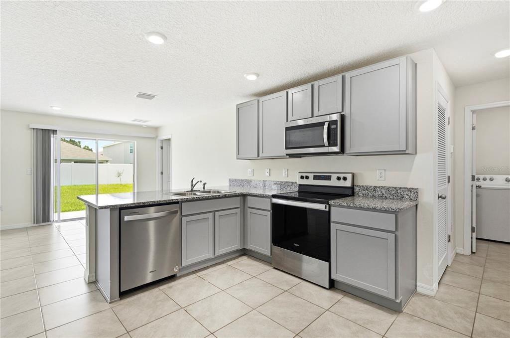 For Rent: $2,200 (3 beds, 2 baths, 1405 Square Feet)