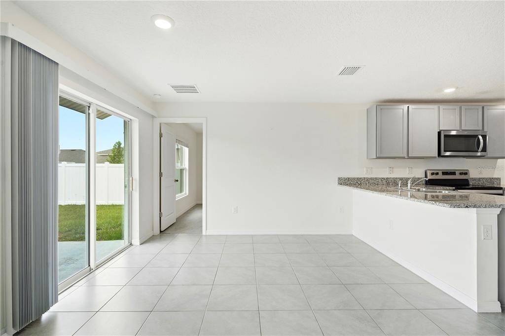 For Rent: $2,200 (3 beds, 2 baths, 1405 Square Feet)