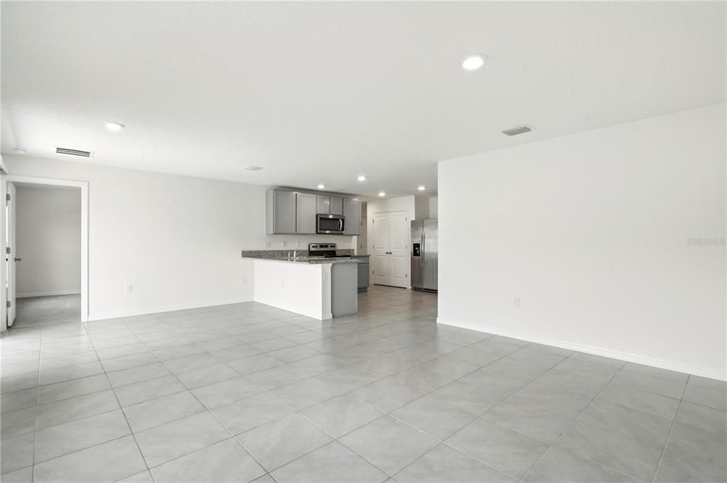 For Rent: $2,200 (3 beds, 2 baths, 1405 Square Feet)