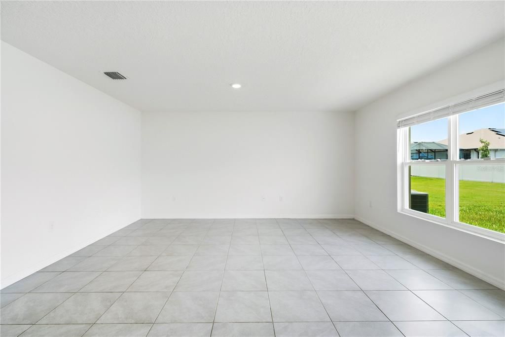 For Rent: $2,200 (3 beds, 2 baths, 1405 Square Feet)