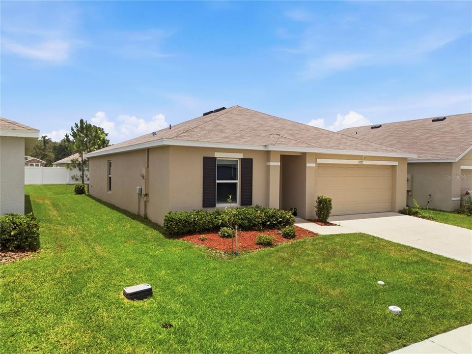 For Rent: $2,200 (3 beds, 2 baths, 1405 Square Feet)