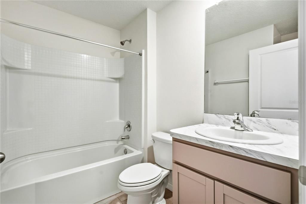 For Rent: $2,200 (3 beds, 2 baths, 1405 Square Feet)