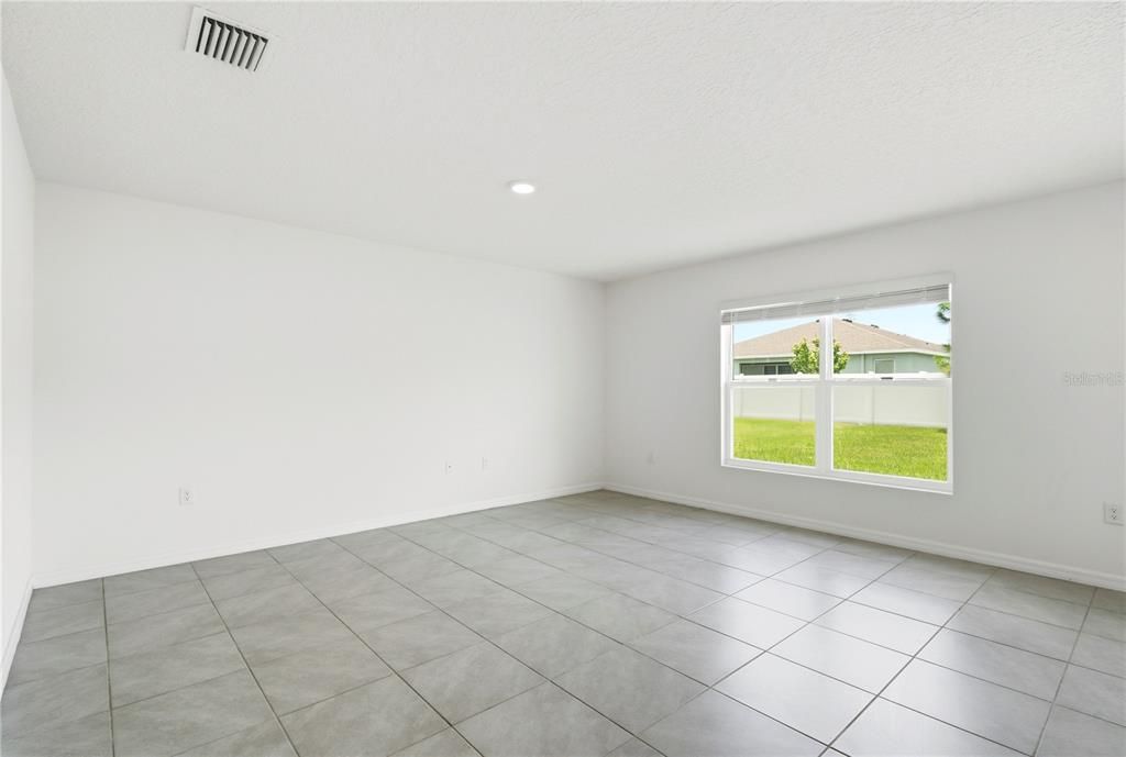For Rent: $2,200 (3 beds, 2 baths, 1405 Square Feet)