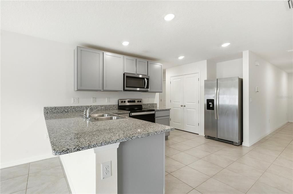 For Rent: $2,200 (3 beds, 2 baths, 1405 Square Feet)