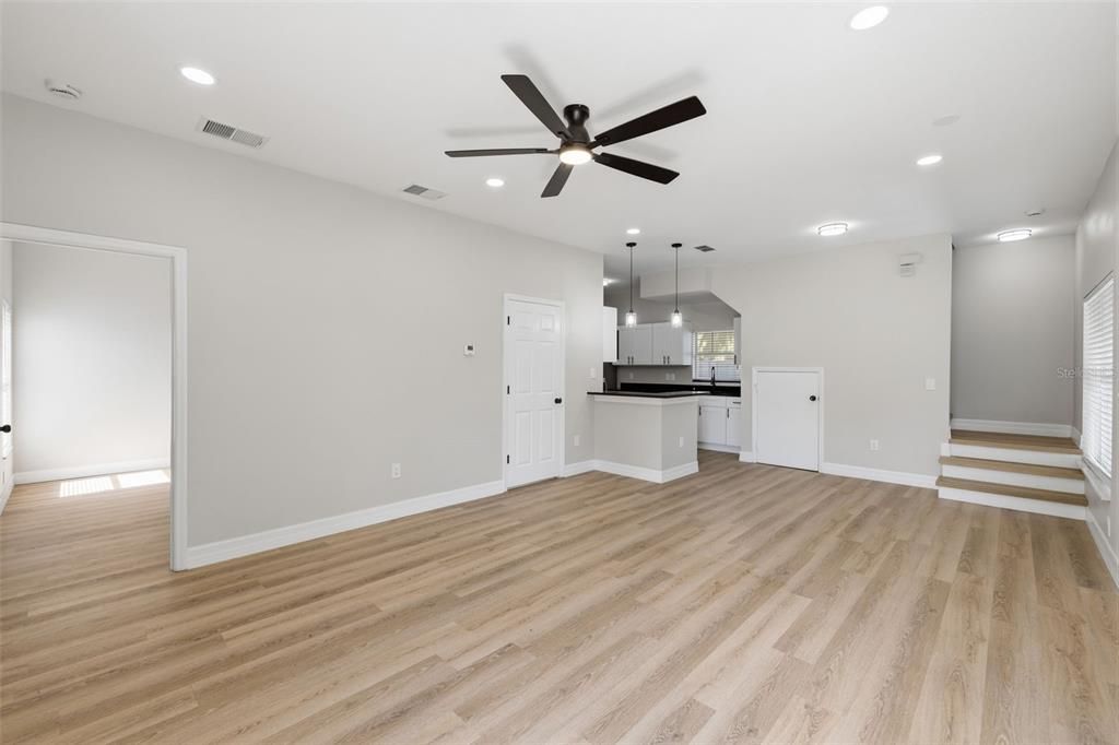 For Sale: $469,900 (4 beds, 3 baths, 1624 Square Feet)