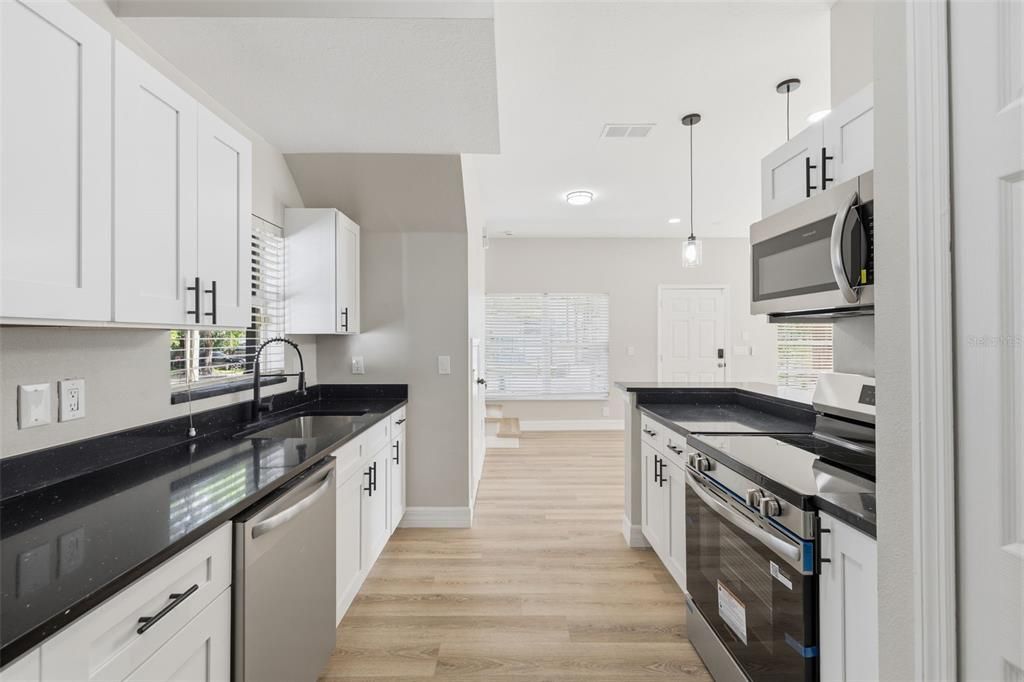 For Sale: $469,900 (4 beds, 3 baths, 1624 Square Feet)
