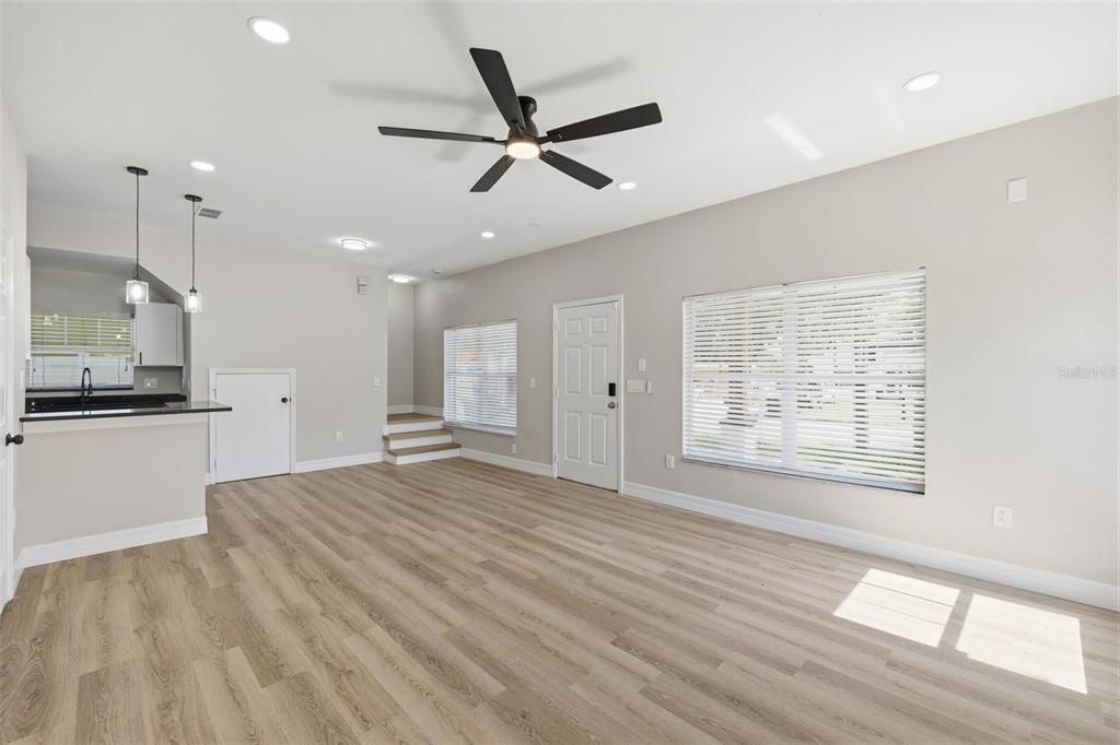 For Sale: $469,900 (4 beds, 3 baths, 1624 Square Feet)