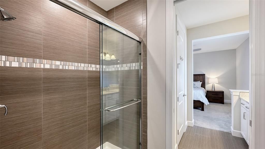 En Venta: $1,125,000 (4 camas, 3 baños, 4232 Pies cuadrados)