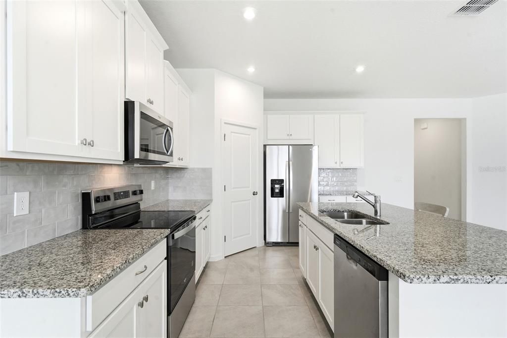 For Sale: $460,000 (4 beds, 2 baths, 1873 Square Feet)