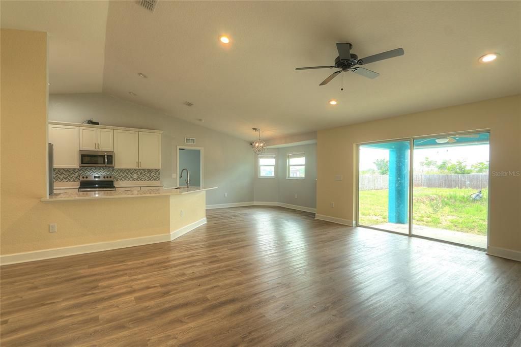 For Sale: $300,000 (4 beds, 2 baths, 1796 Square Feet)
