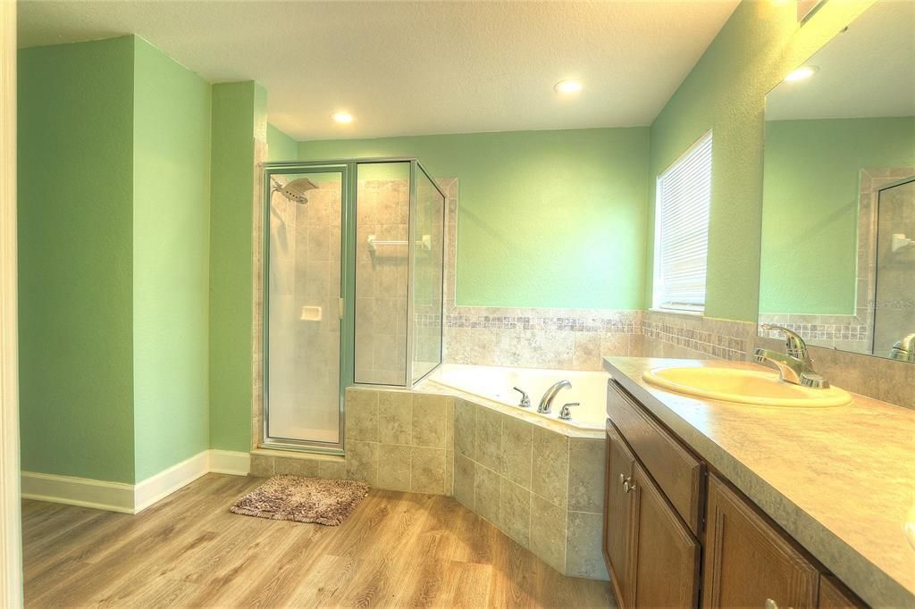 For Sale: $300,000 (4 beds, 2 baths, 1796 Square Feet)