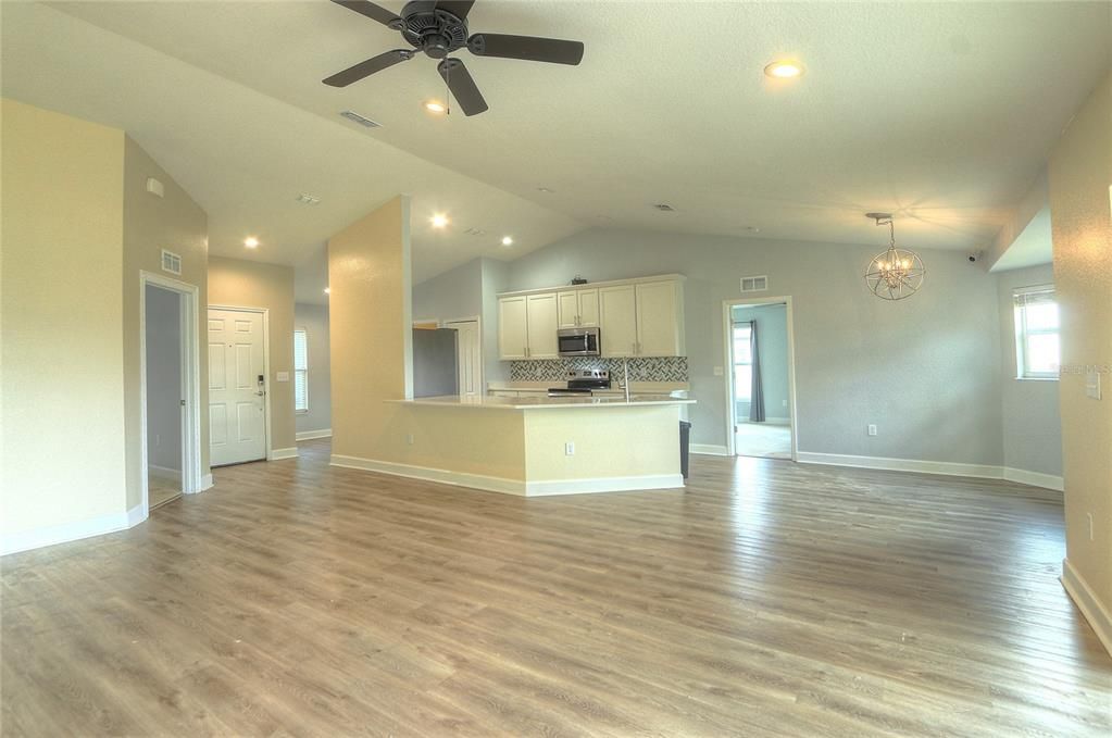 For Sale: $300,000 (4 beds, 2 baths, 1796 Square Feet)