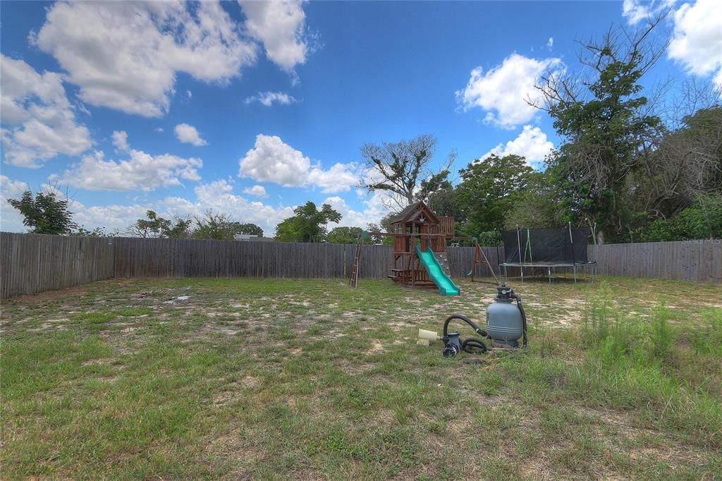 For Sale: $300,000 (4 beds, 2 baths, 1796 Square Feet)