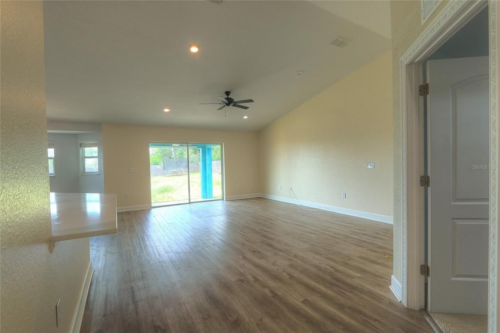 For Sale: $300,000 (4 beds, 2 baths, 1796 Square Feet)