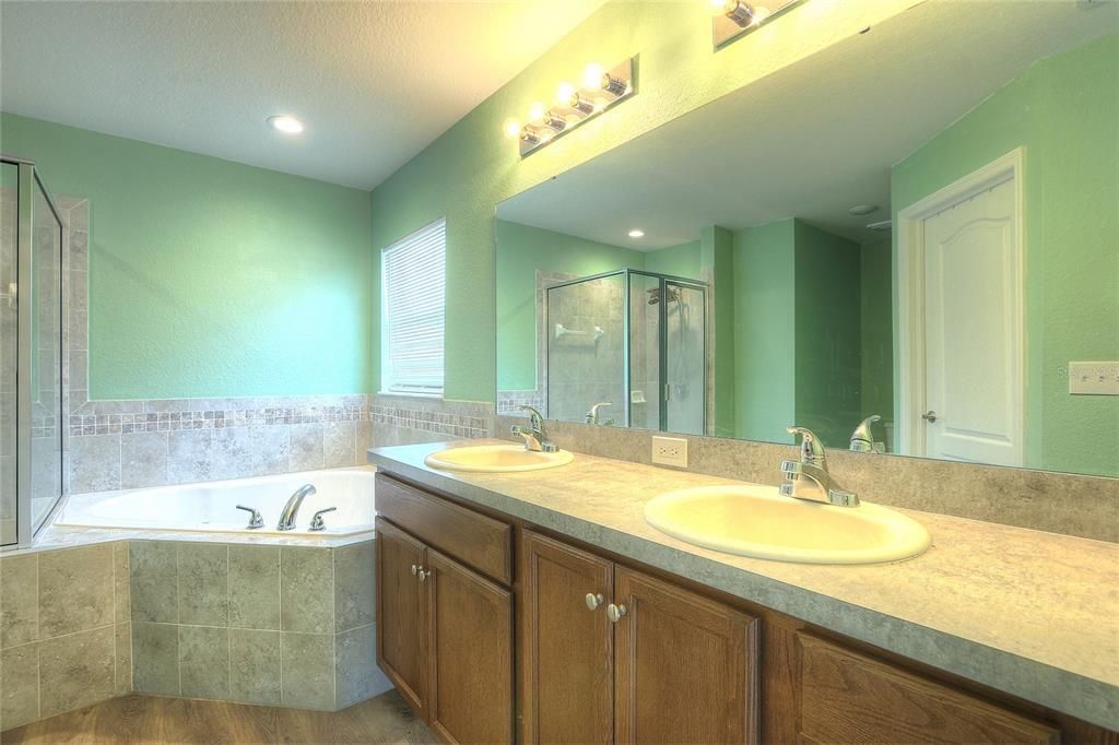 For Sale: $300,000 (4 beds, 2 baths, 1796 Square Feet)
