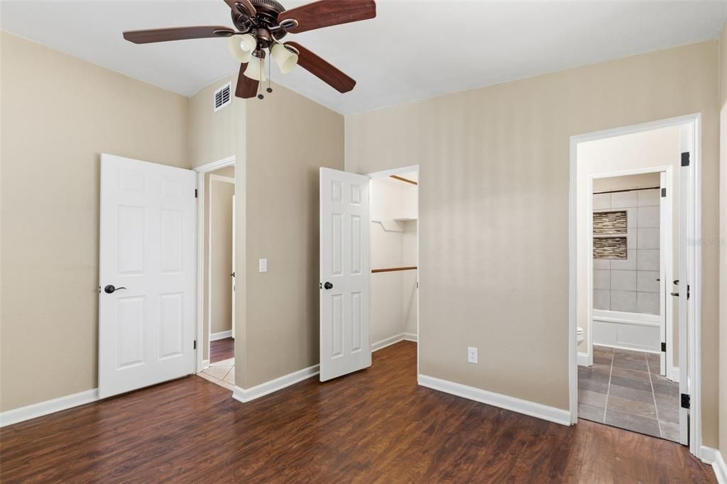 For Sale: $329,900 (3 beds, 1 baths, 1050 Square Feet)