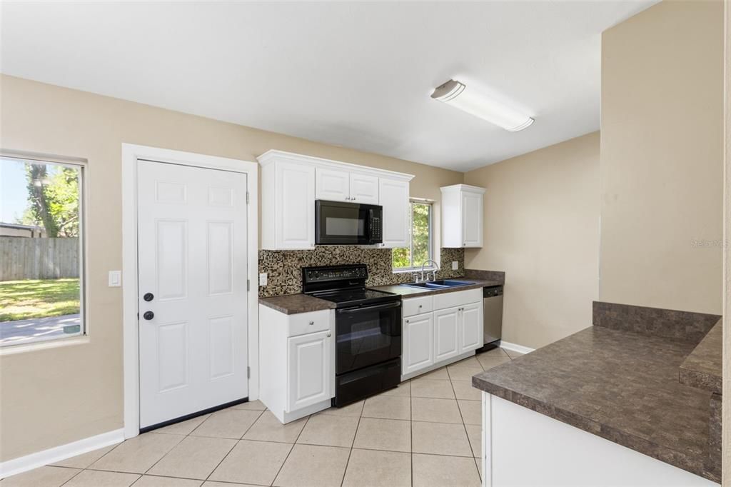 For Sale: $329,900 (3 beds, 1 baths, 1050 Square Feet)